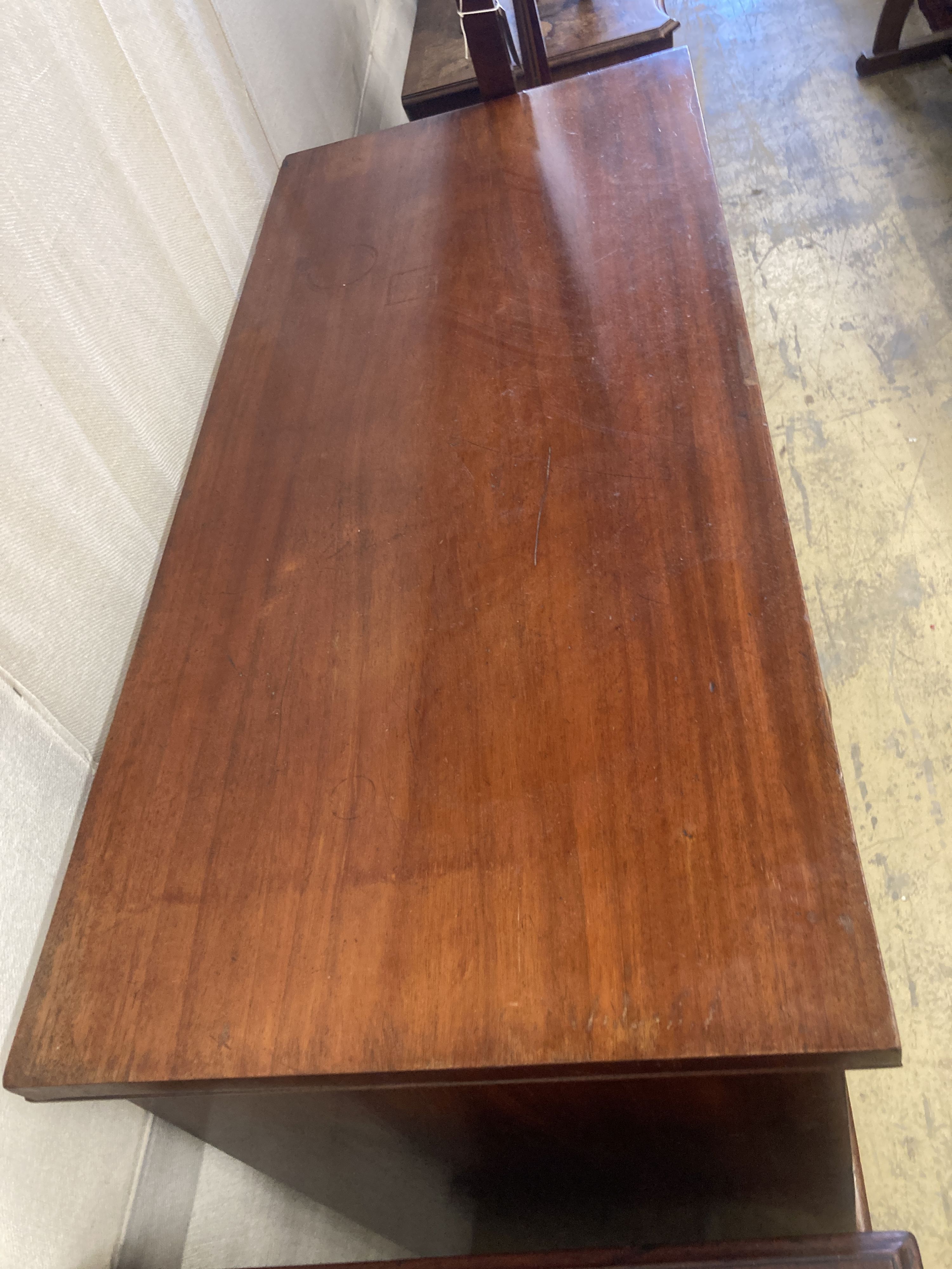 A Victorian mahogany chest of drawers, width 109cm, depth 50cm, height 112cm